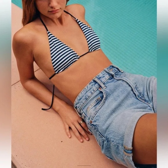 Zara Mom Fit Hi-Rise Denim Shorts in Size 6 - Picture 5 of 12